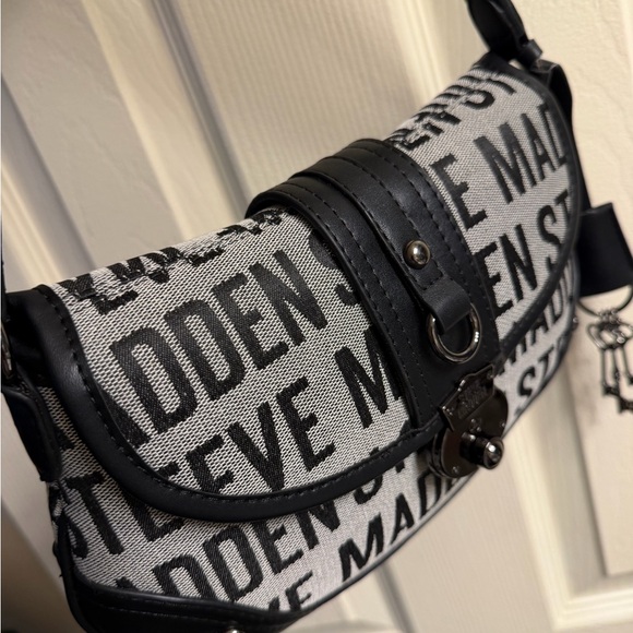 Steve Madden Black and White Logo Shoulder Purse - Picture 4 of 4